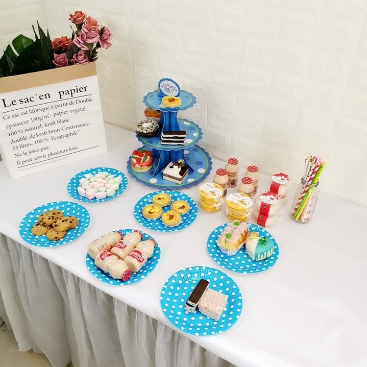 Disposable Plates – Polka Dots/Stripes Design (Pack of 8) - Image 2